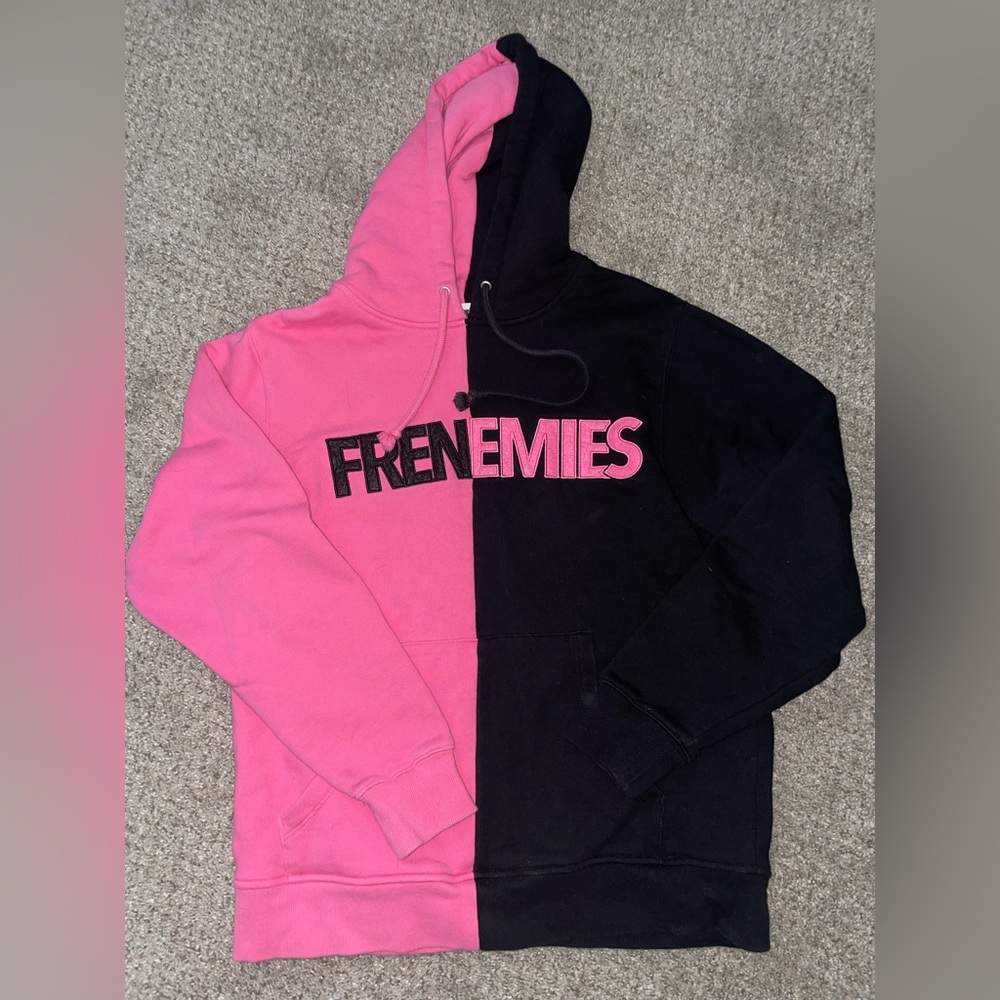 🩷RARE FRENEMIES Sweatshirt- from Teddy Fresh🖤